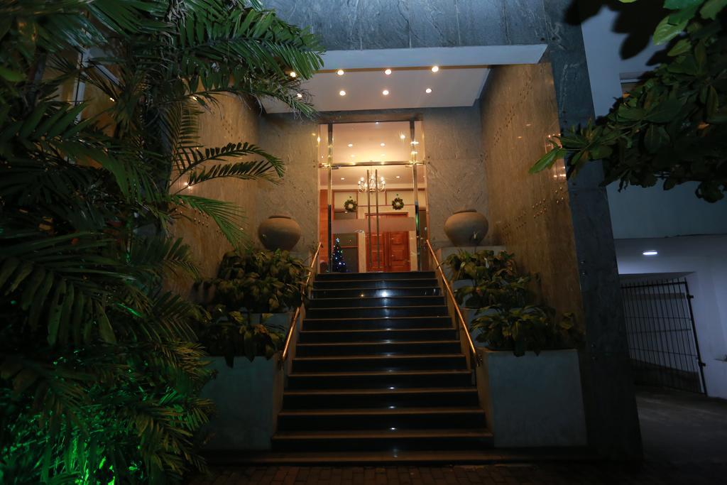 Refresh Hotel Hikkaduwa Bagian luar foto