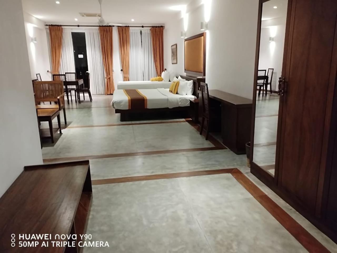 Refresh Hotel Hikkaduwa Bagian luar foto
