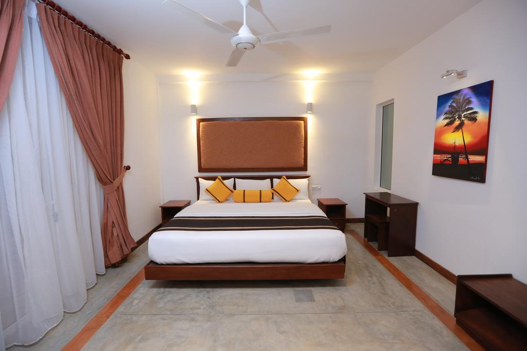 Refresh Hotel Hikkaduwa Bagian luar foto
